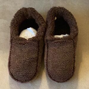Cozy Brown Men’s Large Snoozies! Slippers